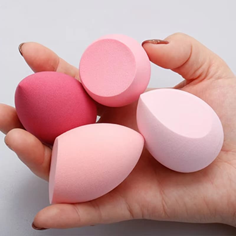 Makeup blending sponge for foundation and powder