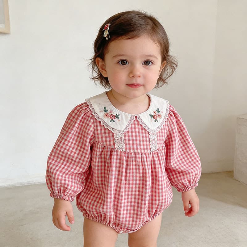 Vêtements pour bébé printemps automne nouveau style fille barboteuse à col brodé écossais, body mignon à col rabattu, combinaison de rampement en coton