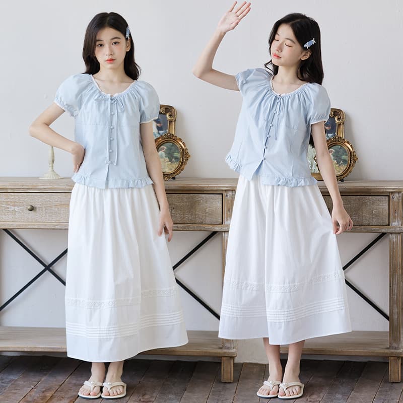 Ensemble pour filles : chemisier bleu à bordure en dentelle blanche et jupe assortie